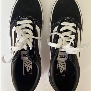 Vans Ward Sneaker Low top Black/ White  Size 8